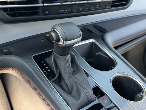 Used 2023 Toyota Sienna XSE w/ XSE Plus Package AWD/4WD image 8