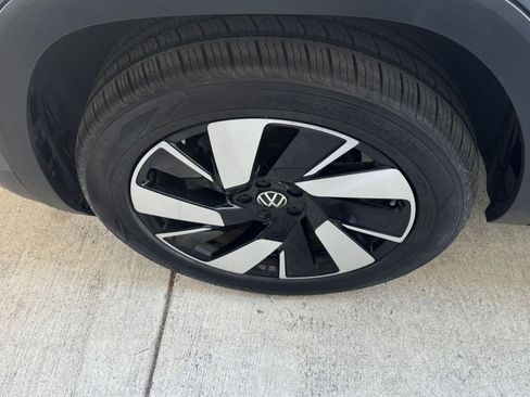 Used 2025 Volkswagen Atlas Cross Sport SE image 30