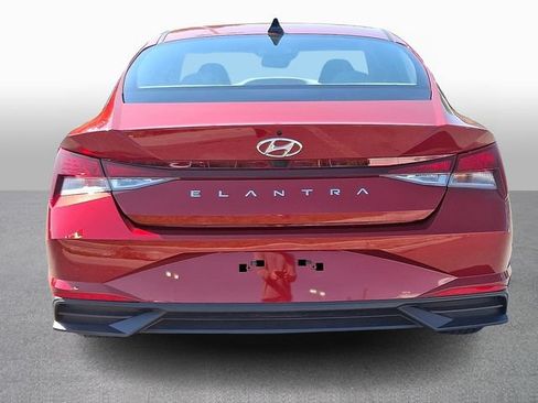 Used 2023 Hyundai Elantra SEL w/ Cargo Package FWD image 5