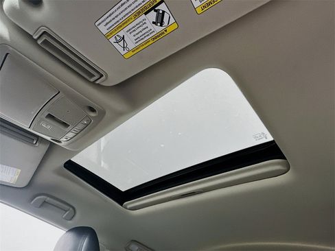 Used 2024 Nissan Armada SL w/ Captain's Chairs Package image 21