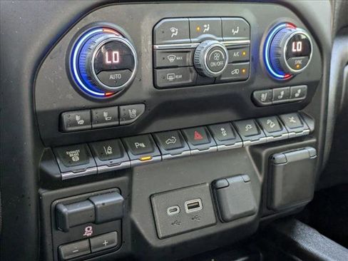 Used 2022 Chevrolet Silverado 2500 High Country w/ Z71 Off-Road Package image 13