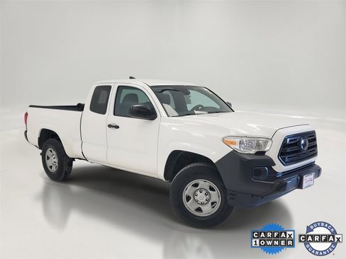 Used 2019 Toyota Tacoma SR image 1