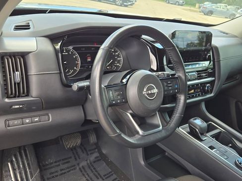 Used 2023 Nissan Pathfinder SL image 23