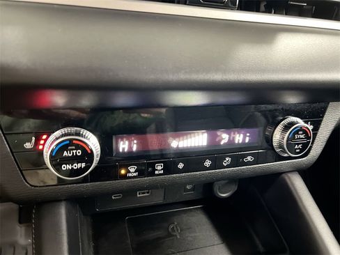 Used 2024 Mitsubishi Outlander SE image 17