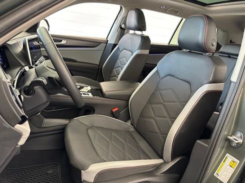 Used 2024 Volkswagen Atlas Peak Edition SE AWD/4WD image 16