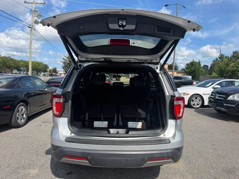 Used 2019 Ford Explorer XLT w/ Equipment Group 202A AWD/4WD image 19