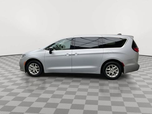 Used 2024 Chrysler Pacifica Touring-L FWD image 35