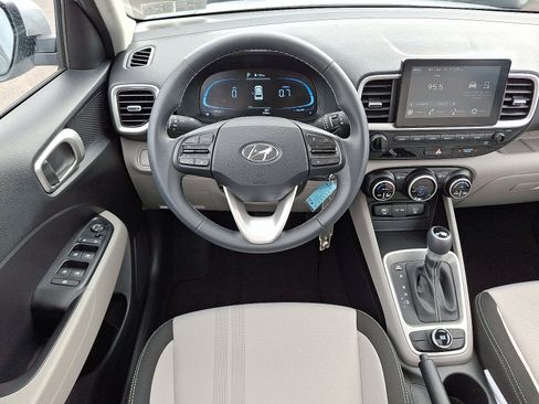 Used 2023 Hyundai Venue SEL image 11