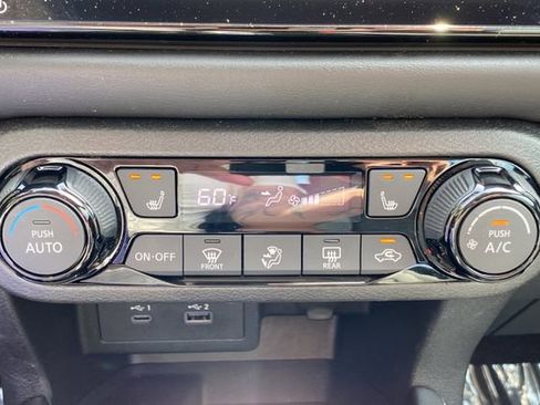 Used 2023 Nissan Kicks SR w/ SR Premium Package FWD image 16
