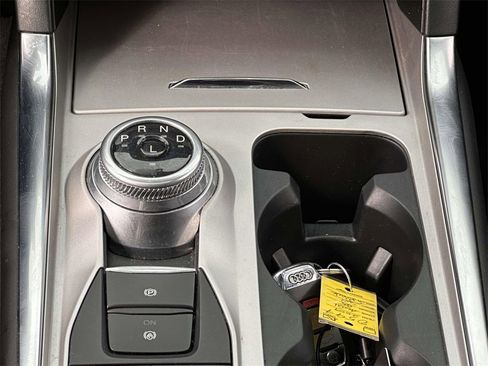 Used 2022 Ford Explorer XLT w/ Equipment Group 202A image 18