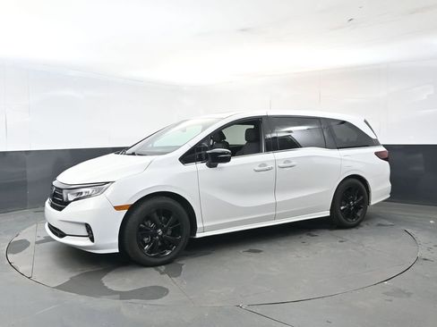 Used 2023 Honda Odyssey Sport image 2