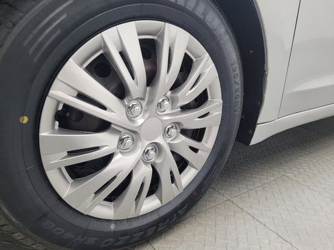 Used 2017 Hyundai Elantra SE image 31