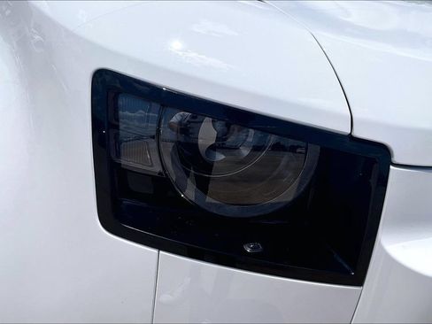 Certified 2025 Land Rover Defender 130 X-Dynamic SE AWD/4WD image 30