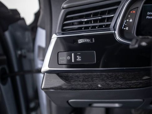 Used 2025 Audi Q8 Prestige image 34