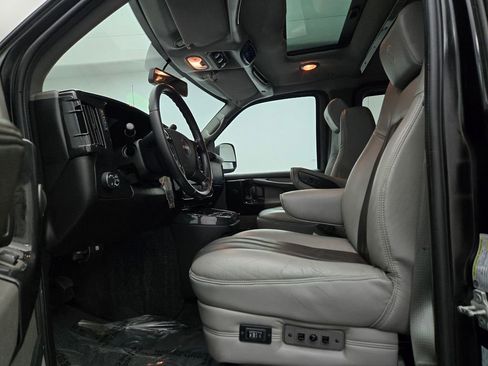 Used 2014 GMC Savana 1500 image 32