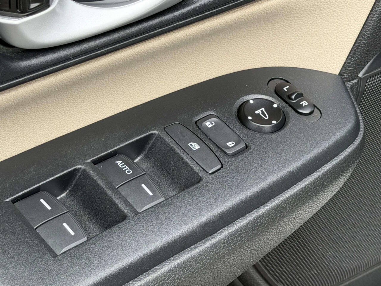 Used 2017 Honda CR-V LX image 16