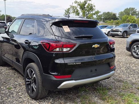 Used 2024 Chevrolet TrailBlazer LT w/ Convenience Package FWD image 4