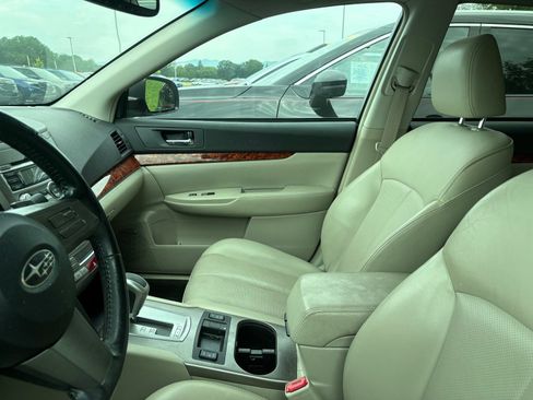 Used 2011 Subaru Outback 3.6R Limited w/ PWR Moonroof Pkg AWD/4WD image 8