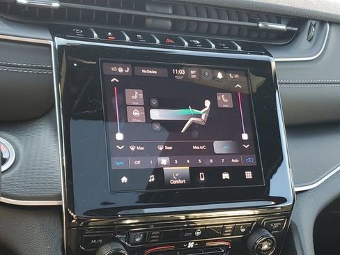 New 2025 Jeep Grand Cherokee Altitude image 10