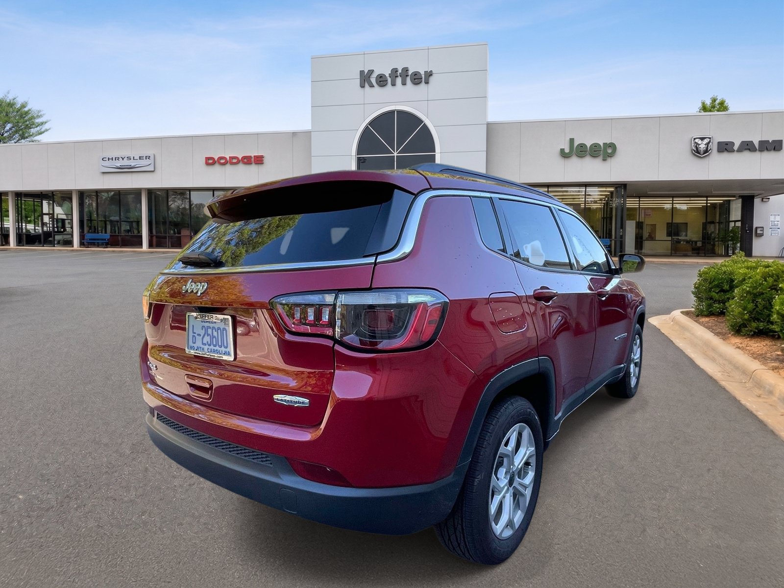 Used 2026 Jeep Compass Latitude AWD/4WD image 6