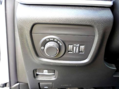 New 2026 Jeep Grand Cherokee Altitude RWD image 18