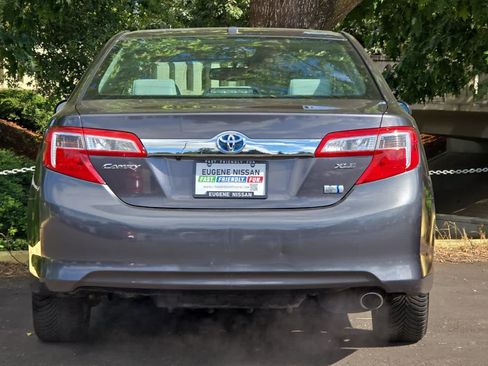 Used 2014 Toyota Camry XLE w/ Leather Package FWD image 7