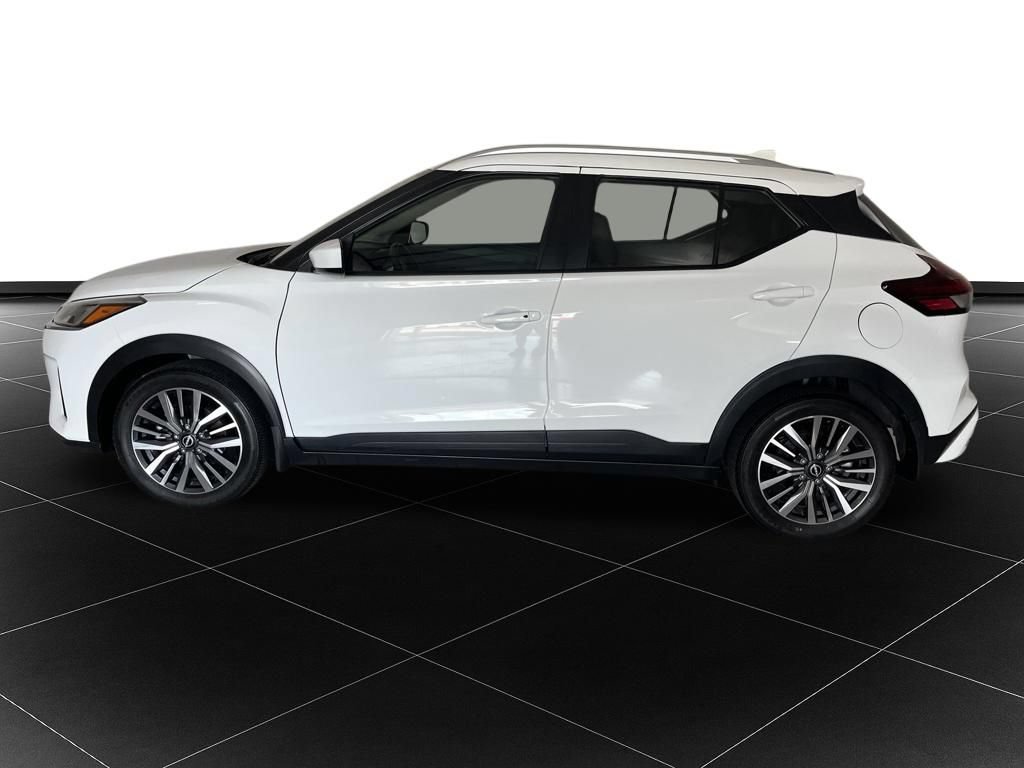 Used 2024 Nissan Kicks SV FWD image 2