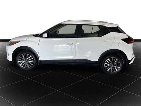 Used 2024 Nissan Kicks SV FWD image 2