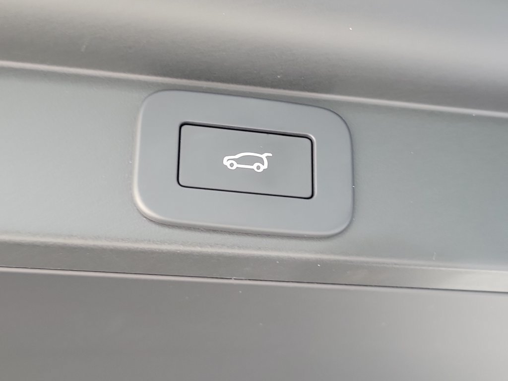 Certified 2025 Land Rover Range Rover SE AWD/4WD image 12