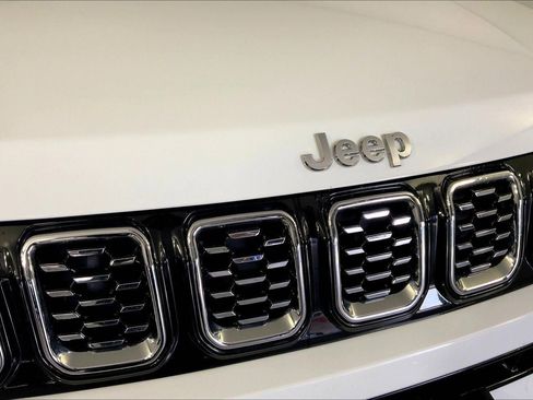Used 2025 Jeep Compass Limited image 28