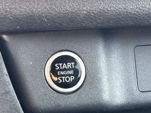 Used 2023 Nissan Rogue SV image 14