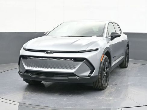 New 2026 Chevrolet Equinox EV LT image 2