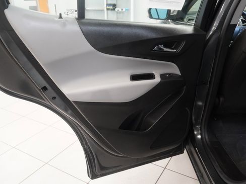 Used 2020 Chevrolet Equinox LS image 23