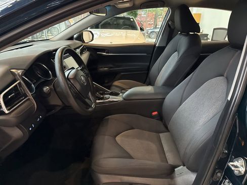 Used 2018 Toyota Camry L image 11