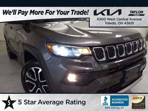 Used 2023 Jeep Compass Limited image 1