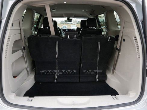 Used 2024 Chrysler Pacifica Touring-L image 16