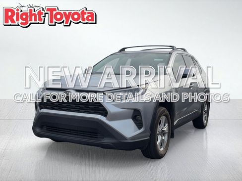 Used 2021 Toyota RAV4 XLE w/ Convenience Package image 1