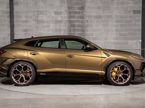 Used 2024 Lamborghini Urus Performante AWD/4WD image 2