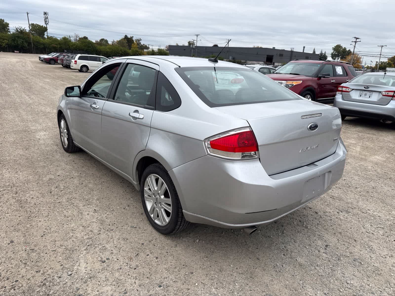 Used 2010 Ford Focus SEL FWD image 2