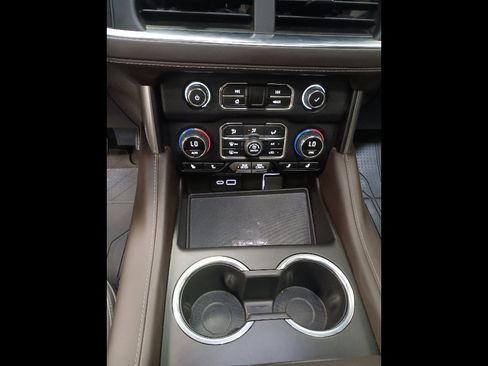 Used 2024 Chevrolet Tahoe Z71 w/ Luxury Package image 19