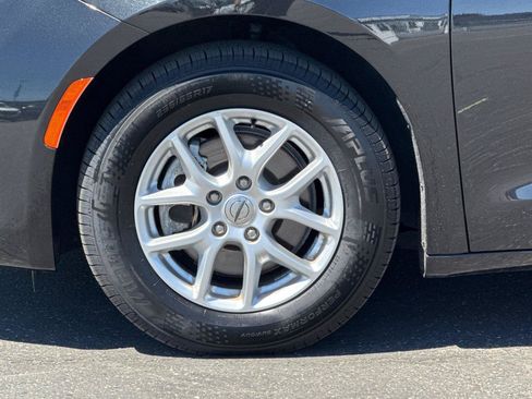 Certified 2022 Chrysler Voyager LX FWD image 27