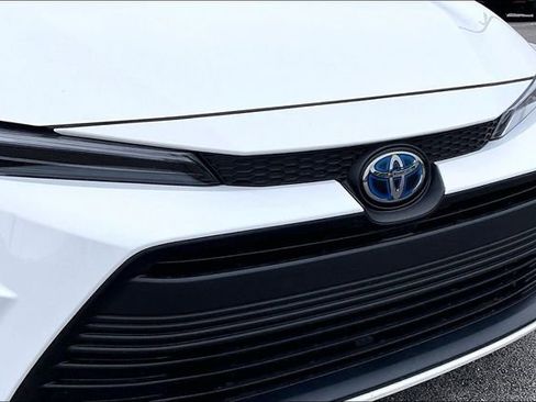 Used 2025 Toyota Corolla LE image 27