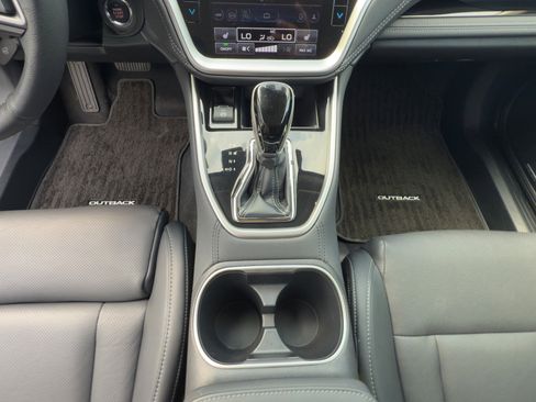 Used 2023 Subaru Outback Limited image 21