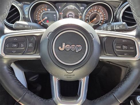 Certified 2022 Jeep Wrangler Unlimited Sahara image 32