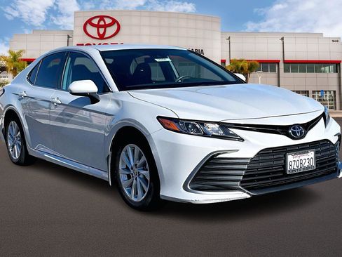 Used 2022 Toyota Camry LE image 1