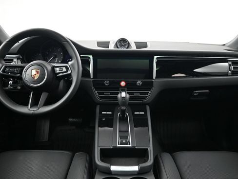 Certified 2026 Porsche Macan AWD/4WD image 9