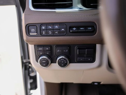 Used 2023 GMC Yukon Denali w/ Denali Reserve Package AWD/4WD image 18
