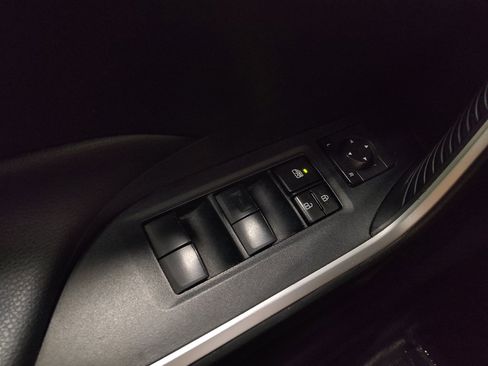 Used 2019 Toyota RAV4 LE FWD image 27