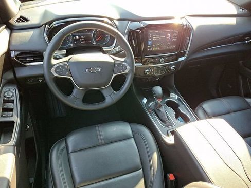 Used 2023 Chevrolet Traverse RS AWD/4WD image 2
