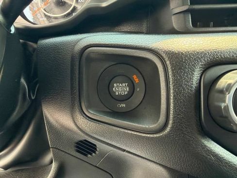Used 2024 Jeep Gladiator Sport AWD/4WD image 18